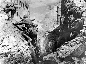 Soviet soldiers on a battlefield, Stalingrad 1942