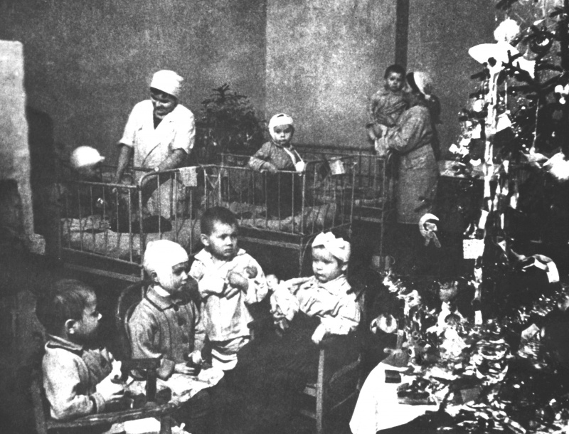 New Year 1942 celebration in a children hospital in blockaded Leningrad