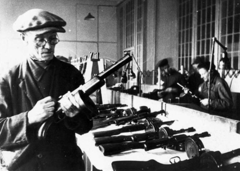 Assembling automatic guns at a Leningrad factory