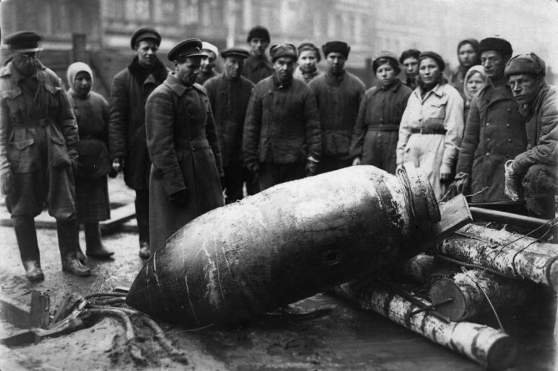Deactivated German air bomb on a Leningrad street.