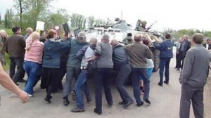 Residents of Kramatorsk (Donetsk Republic) trying to stop a Ukrainian pro-junta National Guard armoured vehicle, May 2, 2014.