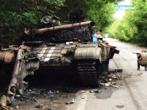 Burnt Ukrainian tank near Kransy Luch, Lugansk region, August 2014