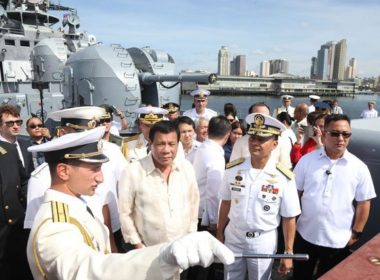 President Rodrigo Duterte (center) visits the Russian anti-submarine ship Admiral Tributs