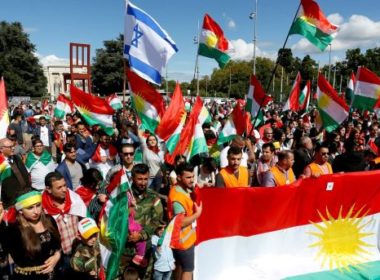 Demonstrating in support of the referendum for independence of Kurdish Iraq in front of the Palais