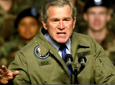 US PRESIDENT GEORGE BUSH MAKES A POINT DURING SPEECH TO ARMY TROOPS INTEXAS.