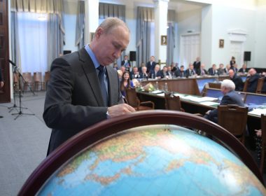 Putin_Globe
