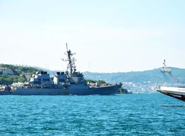 US Navy destroyer crosses the Bosphorus