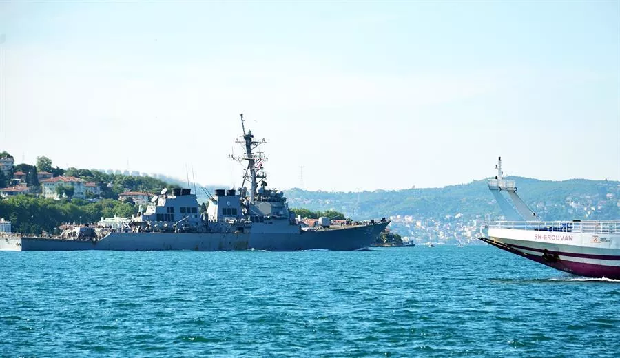 US Navy destroyer crosses the Bosphorus