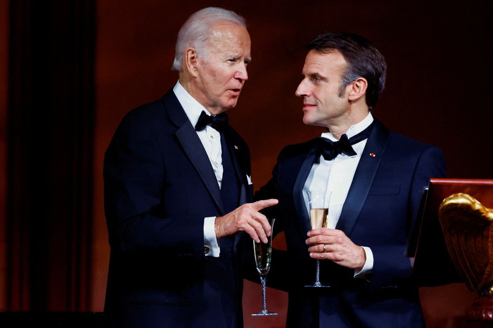 Biden talks to Macron