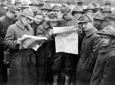 Soldiers read newspapers