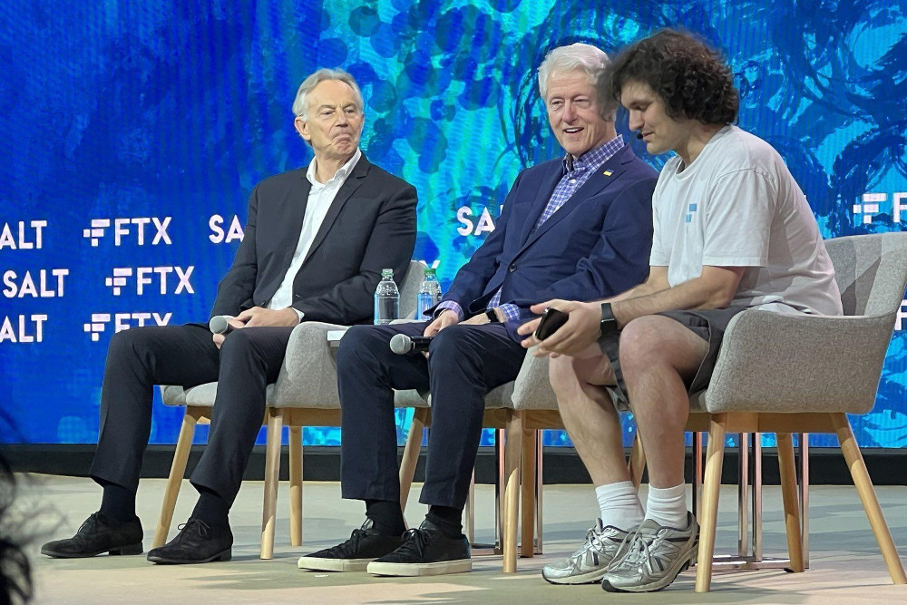 Sam Bankman-Fried with Tony Blair and Bill Clinton at the Crypto Bahamas event