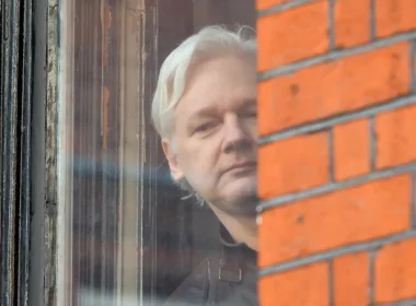 julian-assange-charged