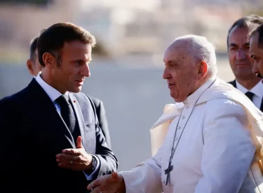 pope-francis-and-macron
