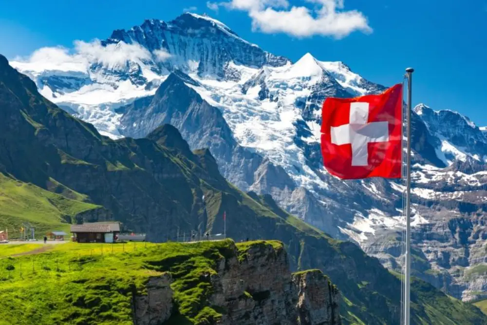 Switzerland-neutrality-banks-economy-collapse